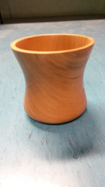 Sycamore urn