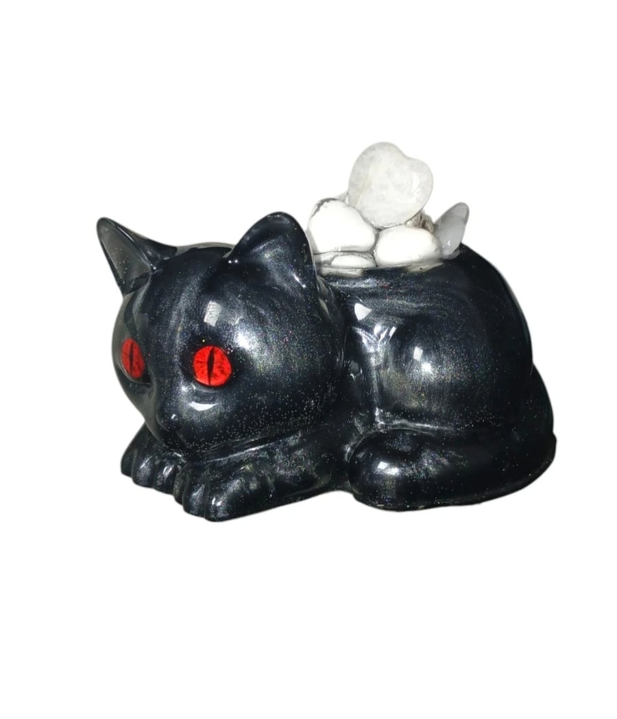 Witch's Familiar Cat Sculpture — Quartz & White Howlite Blessing