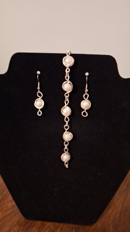 Silver wire wrapped pearl bracelet and matching earrings