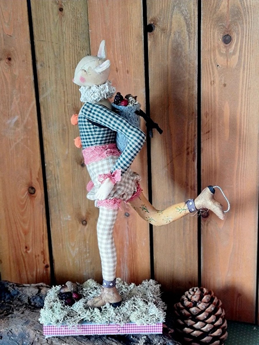 The moss skater handmade mouse on skates,