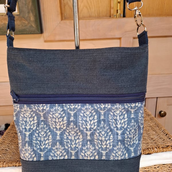 Denim leaf print bag