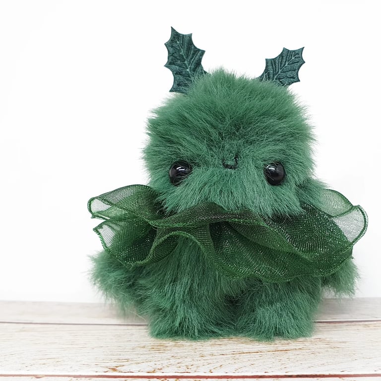 Mini Evergreen Yeti with Holly