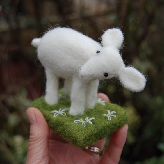 Needle Felt White Sheep,  wool Sheep, Sheep ornament, Easter lamb