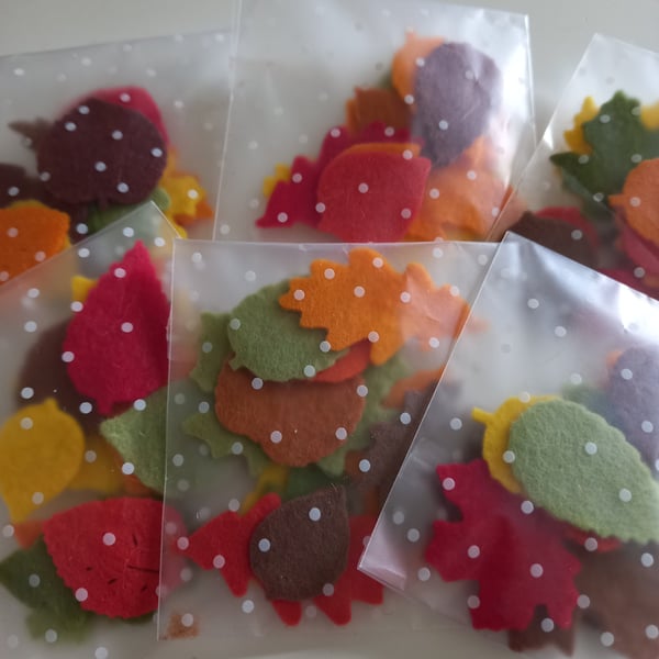 Die cut felt fabric leaves in autumnal colours (30 in total)