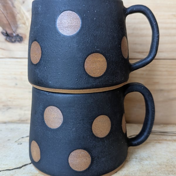 Spotty black toasted mugs