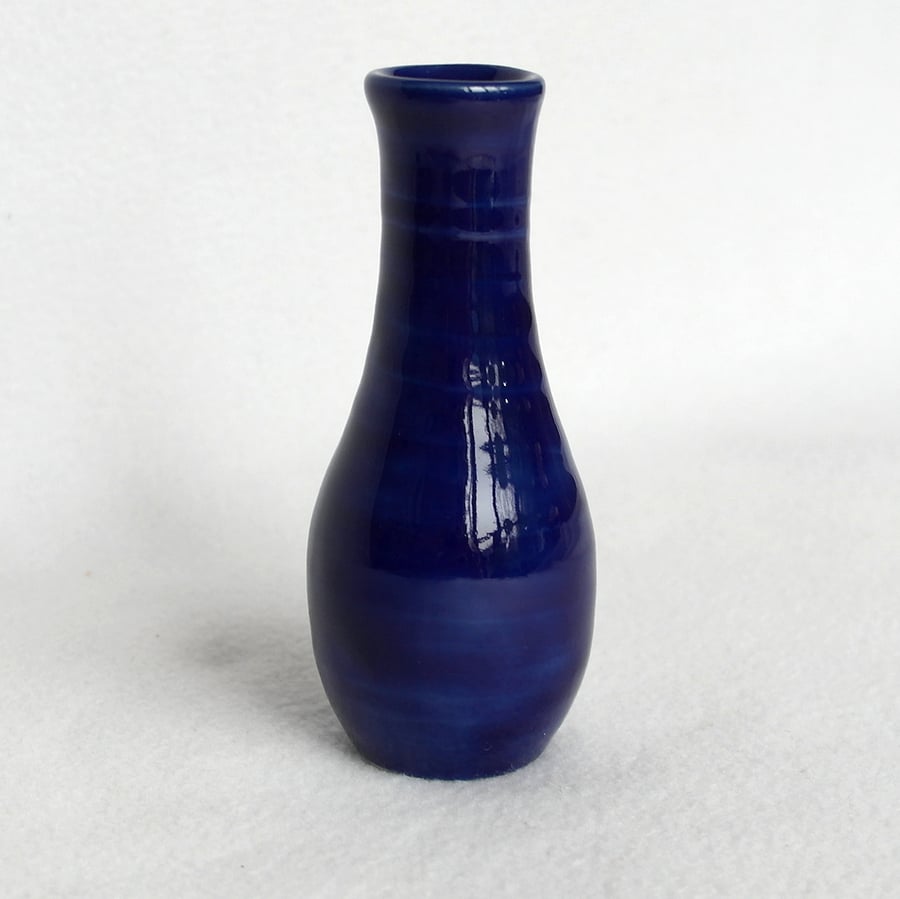18-355 Stoneware pottery hand thrown bud vase small (Free UK postage)