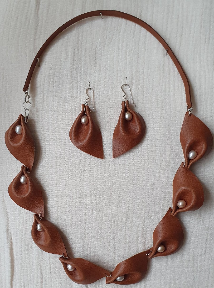Pearl, leather and sterling silver necklace and earrings set 