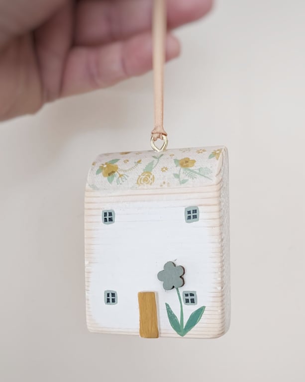 Little Spring House Hanging Decoration
