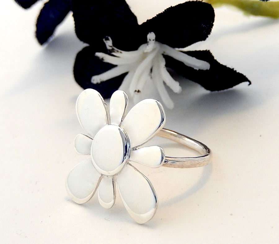 Large flower design ring
