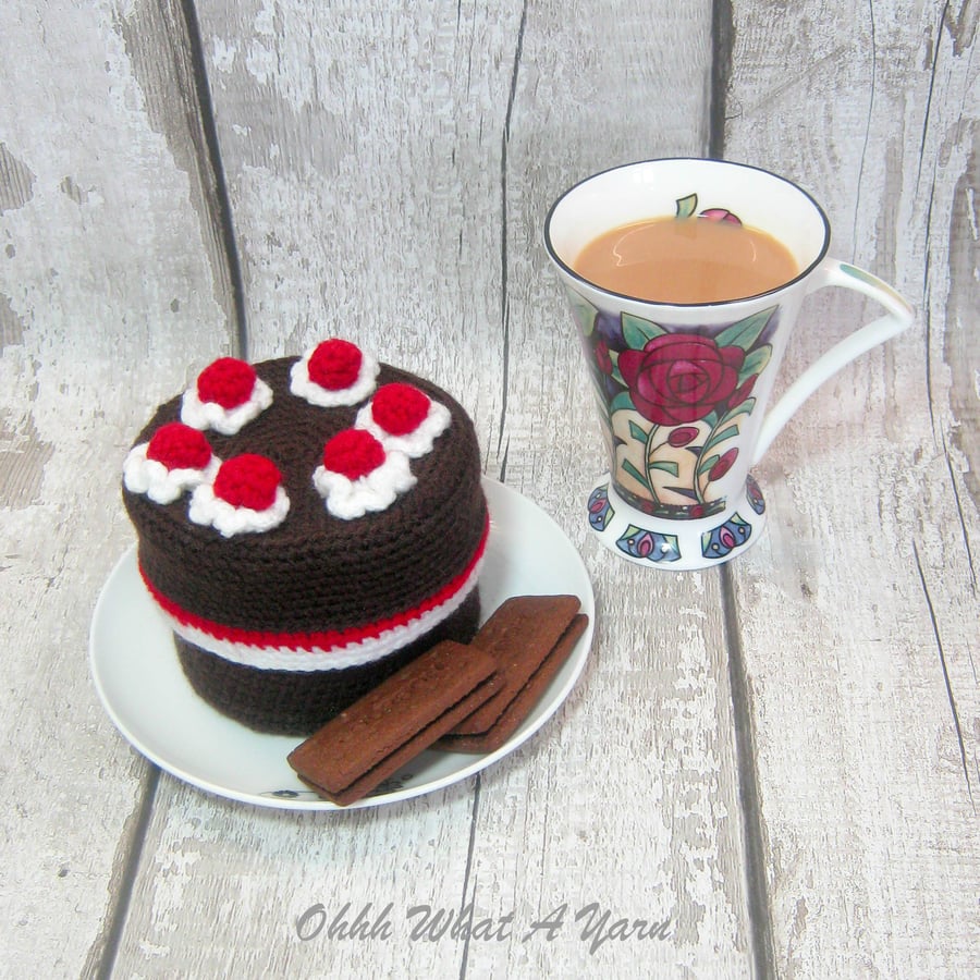 Crochet chocolate cake, gateau trinket box.
