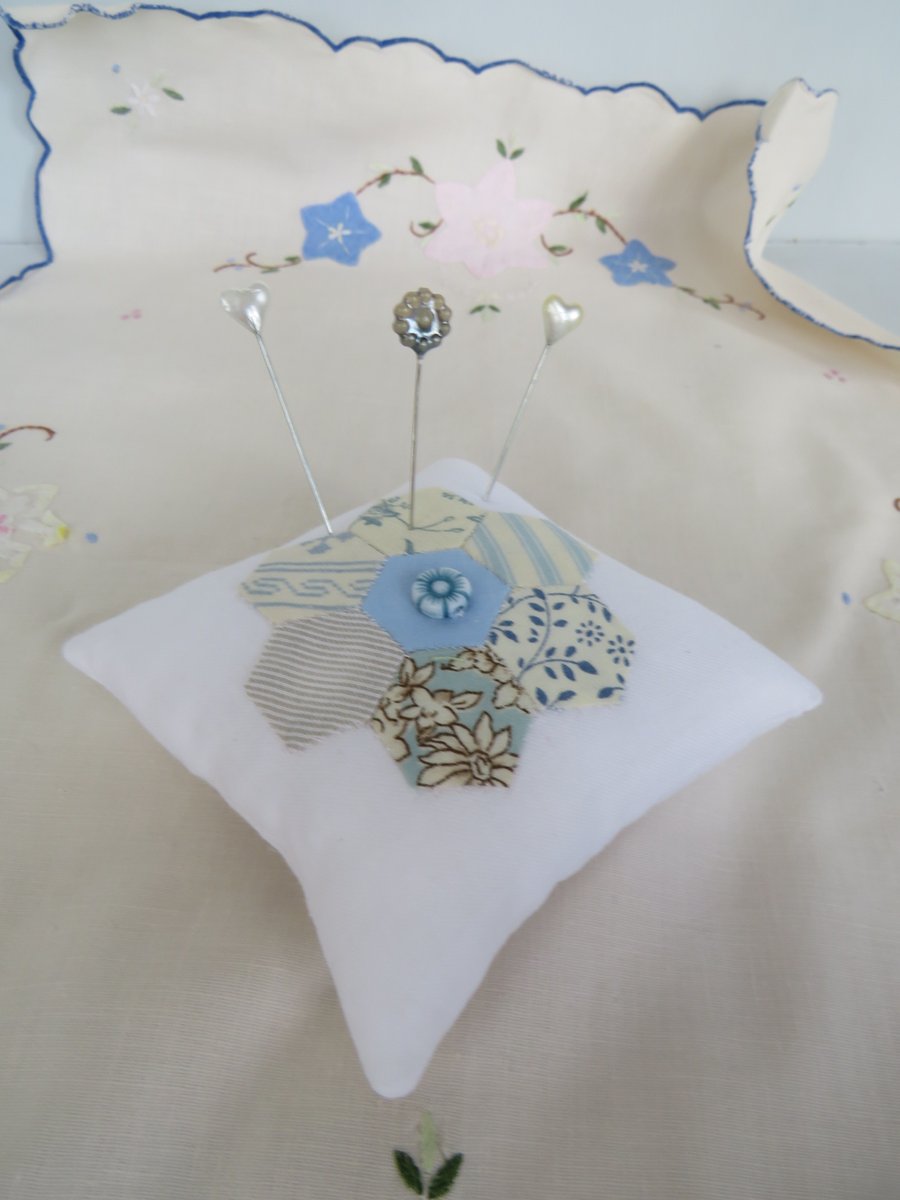 Little Hexi pin cushion 