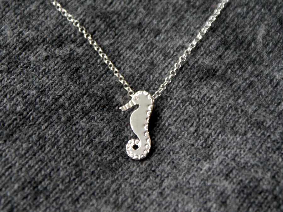 Mini silver seahorse pendant