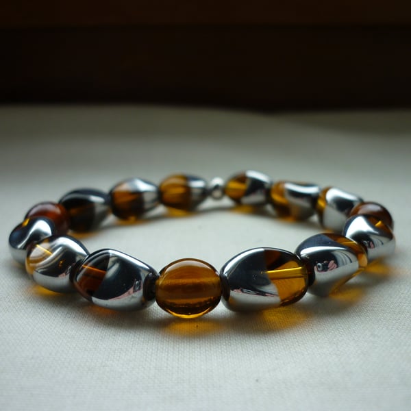 AMBER, BROWN AND SILVER BARACELET.  821