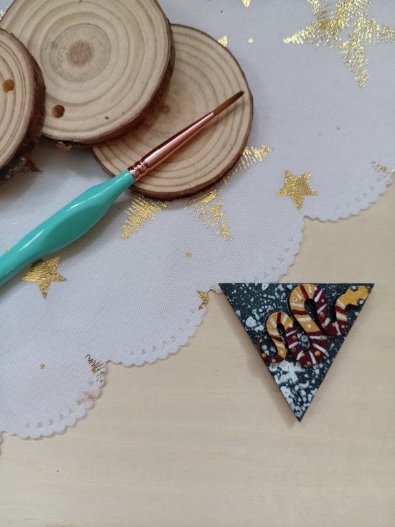 Wooden triangular shaped snake fridge magnet 