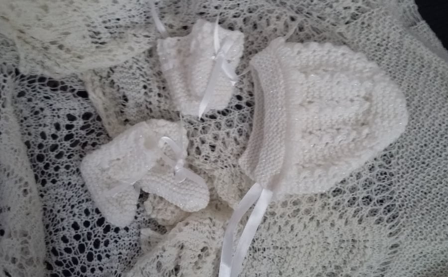 HAND KNITTED BONNET, MITTENS AND BOOTEES