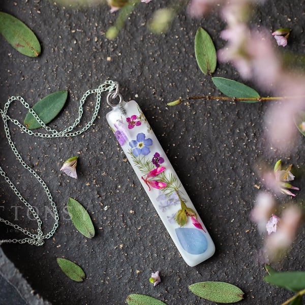 Tiny Flowers Bar Necklace - Flower Confetti