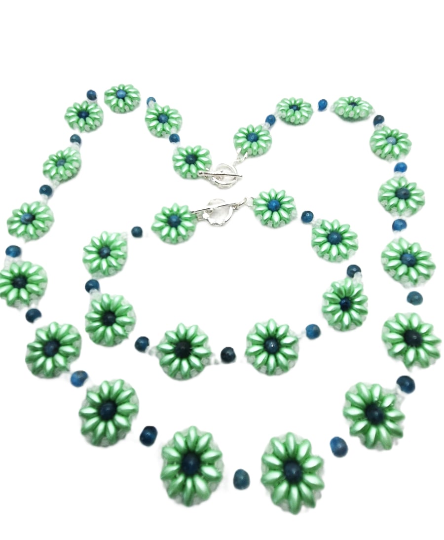 Green daisy chain necklace and bracelet with faux pearls and superduo beads