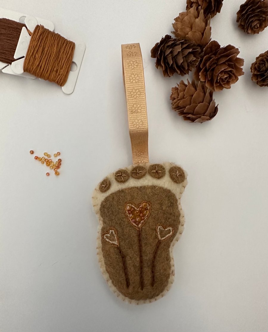 Hanging new baby footprint 3 hearts beaded embroidered nursery decoration gift