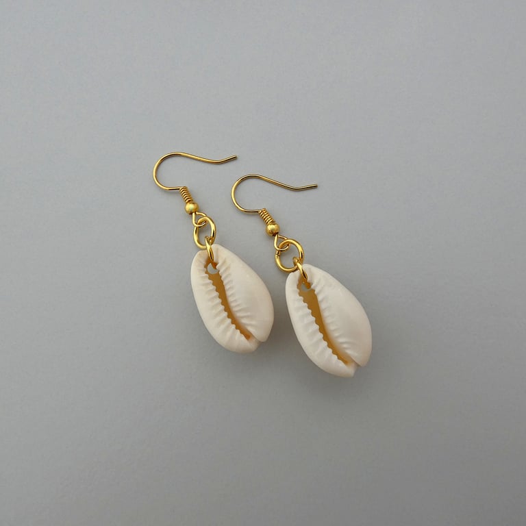 Gold plated cowrie shell earrings for pierced ears. Ref: 443