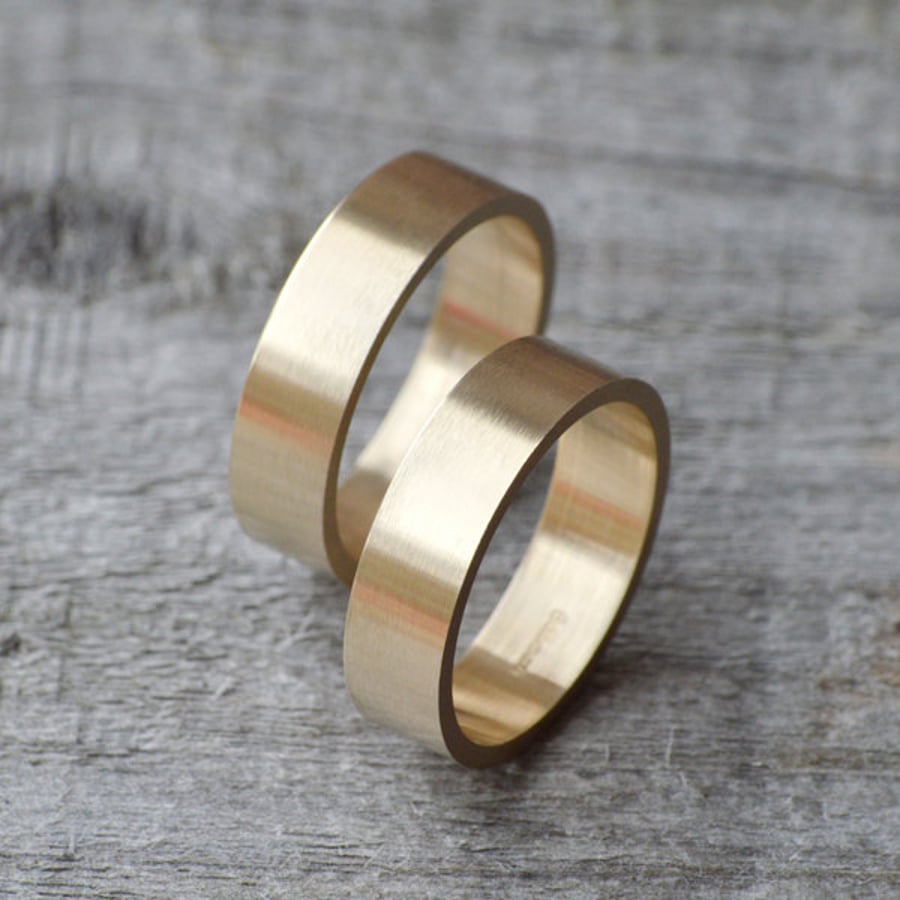 Flat Wedding Ring Wedding Band In 9k Yellow Gold