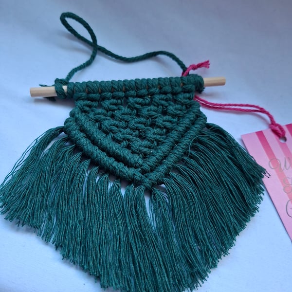 Macrame mini wall hanging