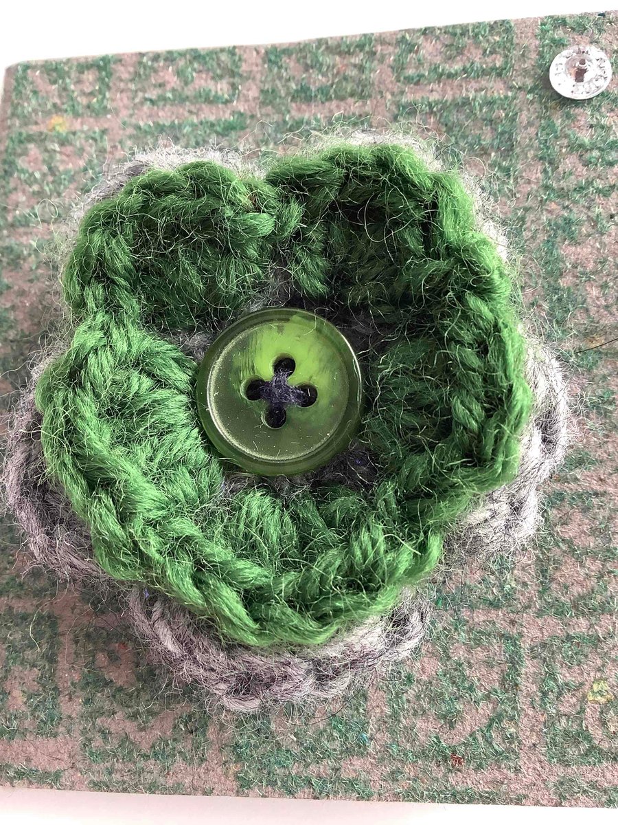 Pretty little crochet brooch 