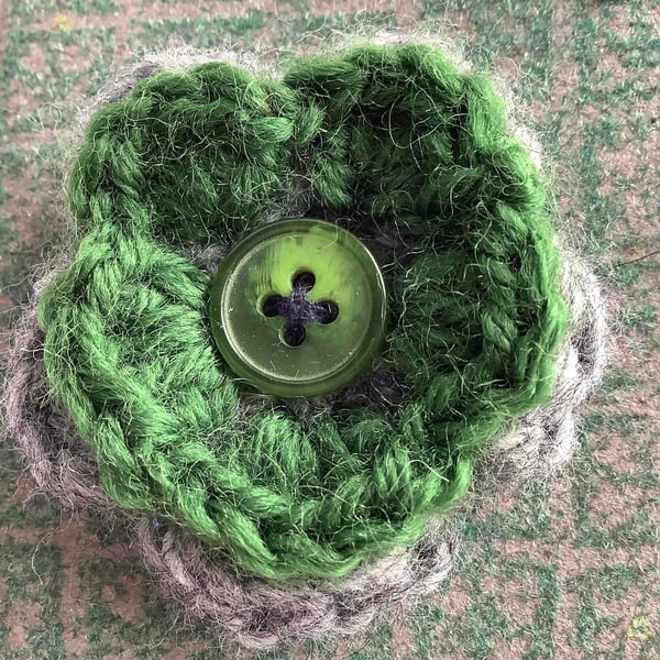 Pretty little crochet brooch 