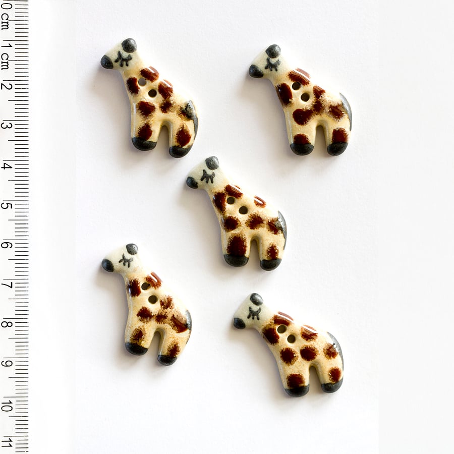 L259 Giraffe Buttons