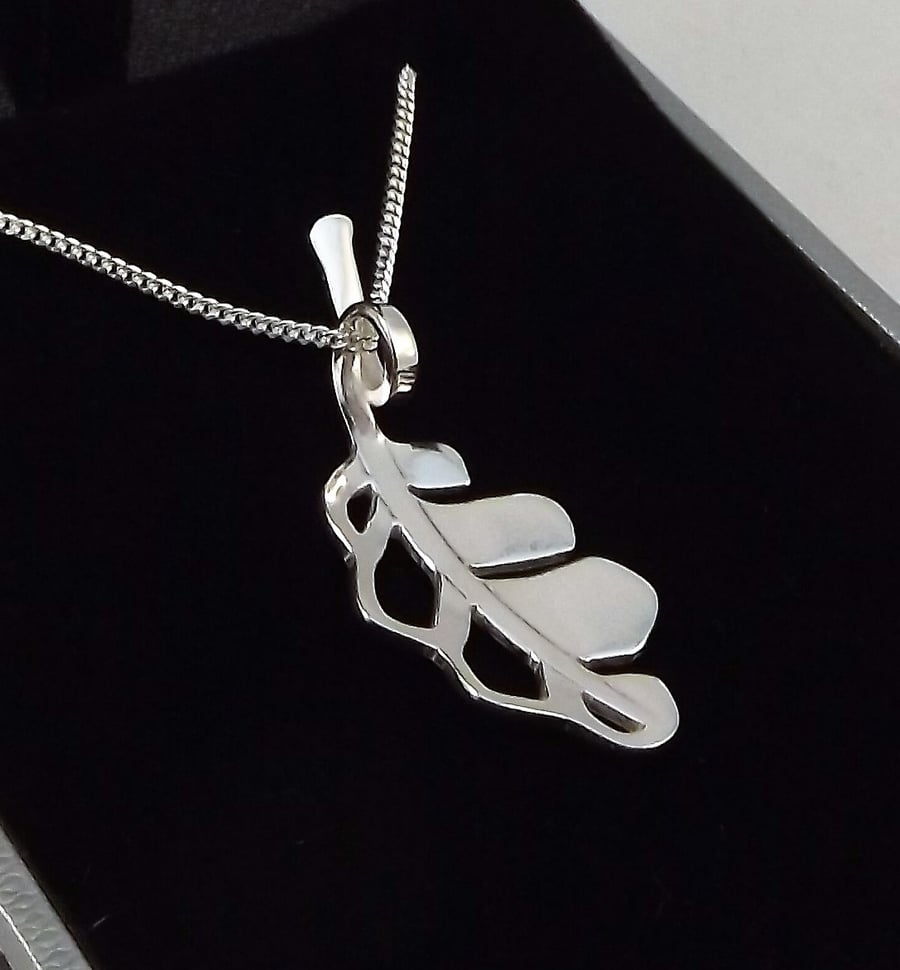 Oak Leaf Pendant (Medium), Silver Nature Jewellery, Handmade Wildlife Gift