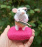 Knitting mouse    - needlefelt wool textile art.  - Image 2
