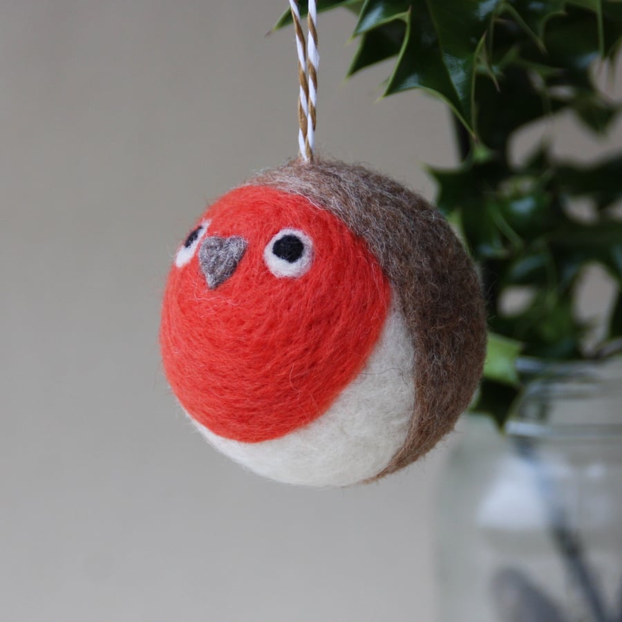 Round Robin - READY TO SHIP - large needlfelted christmas robin tree bauble