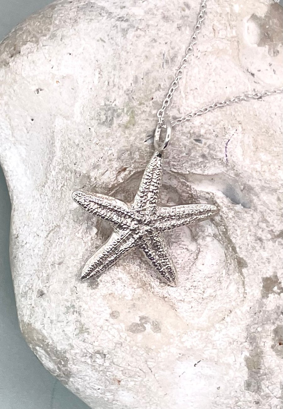  Silver starfish pendant 
