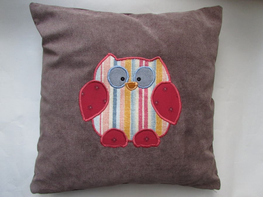 16" Brown striped appliqued owl cushion
