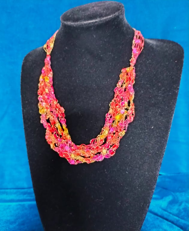 Crocheted necklace, lightweight