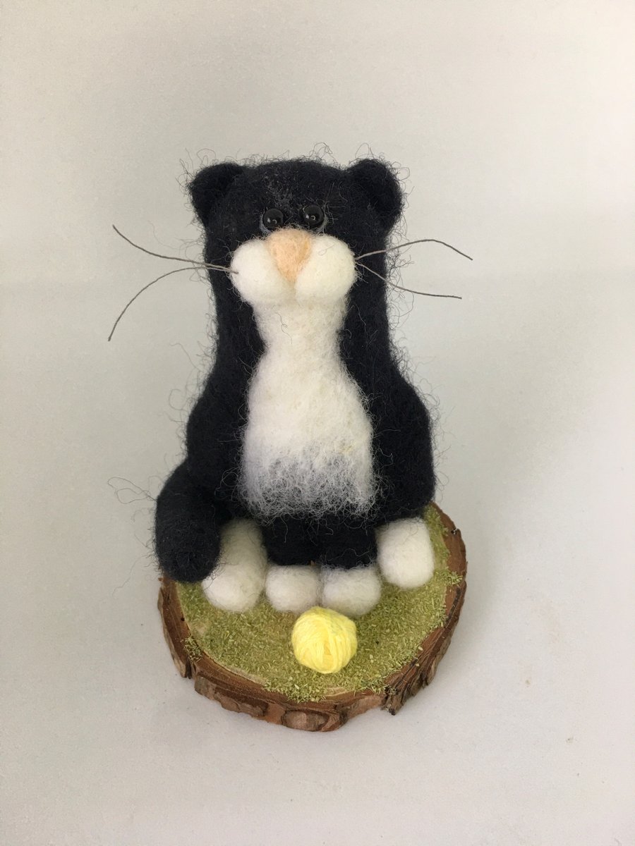 Cute Needle Felted Cat, Ornament on Wooden Base, Halloween, Desk Buddy
