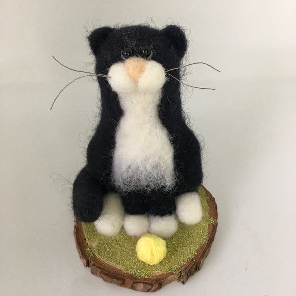 Cute Needle Felted Cat, Ornament on Wooden Base, Halloween, Desk Buddy