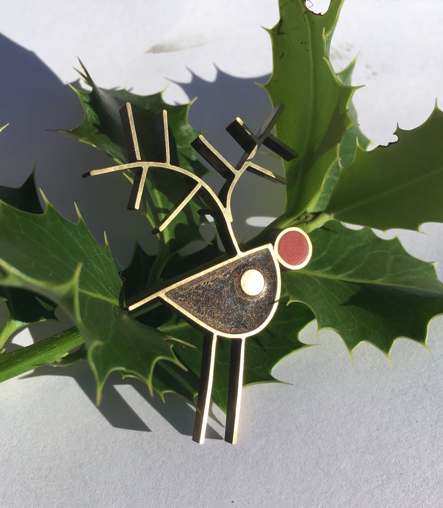 Sale Christmas reindeer pin in resin and metal. Perfect for the festive season