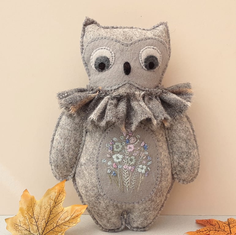 Owl, Felt Woodland owl, wall hanging decoration, animal doll 