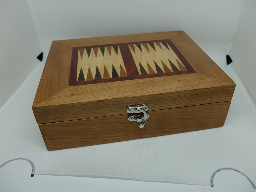 Veneered wooden box with a Backgammon theme