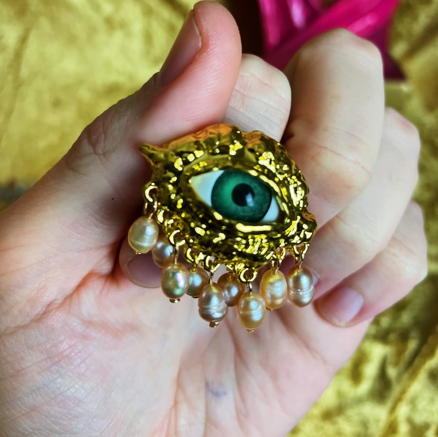 Gold Pearl Watching Eye Ring 