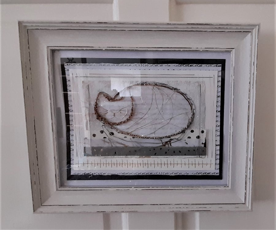 The Happy Curled Up Wire Cat. A Handmade Art Picture. Purfect for Cat Lovers!!!