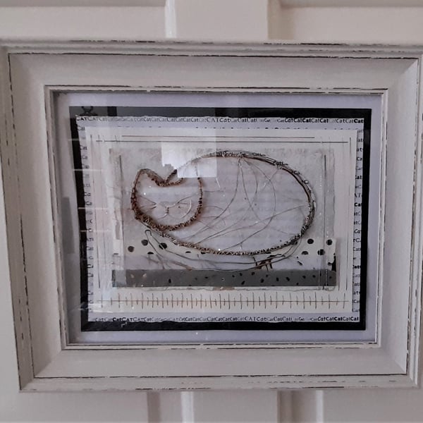 The Happy Curled Up Wire Cat. A Handmade Art Picture. Purfect for Cat Lovers!!!