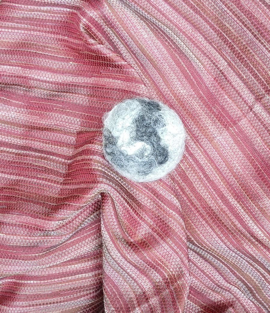 Grey Gotland planet brooch