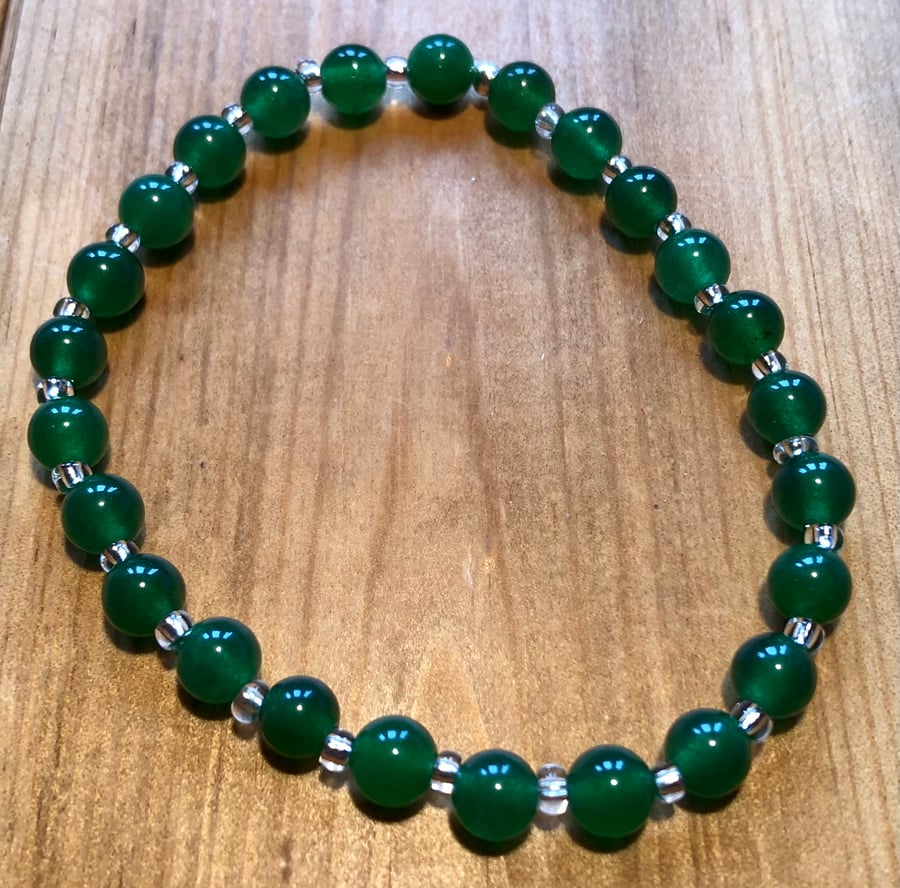 Green chalcedony elasticated bracelet