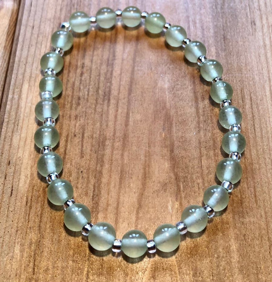 Grape chalcedony elasticated bracelet