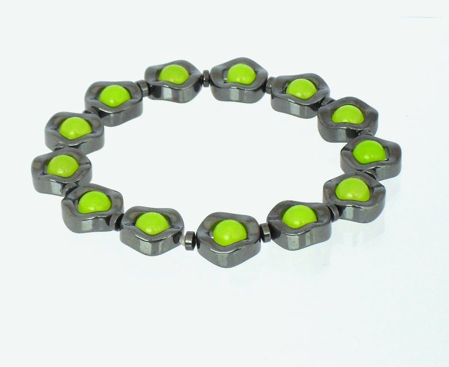 Neon green peridot and hematite rounds bracelet