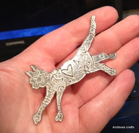 Cat brooch