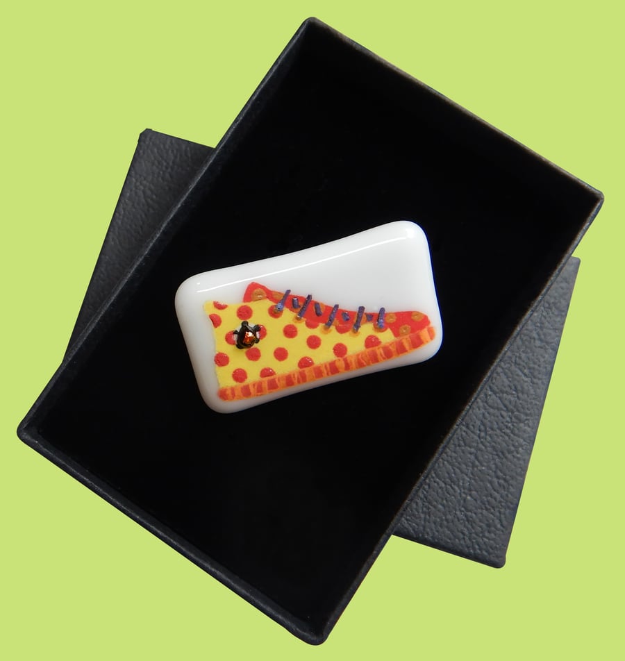 HANDMADE FUSED DICHROIC GLASS 'YELLOW HIGHTOPS' BROOCH.