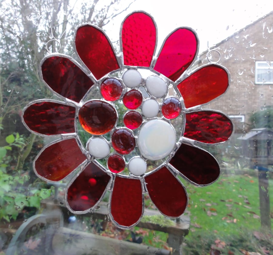 Stained Glass Bead Daisy Suncatcher - Red