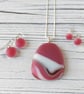 Raspberry Ripple glass pebble pendant with chain - Image 3